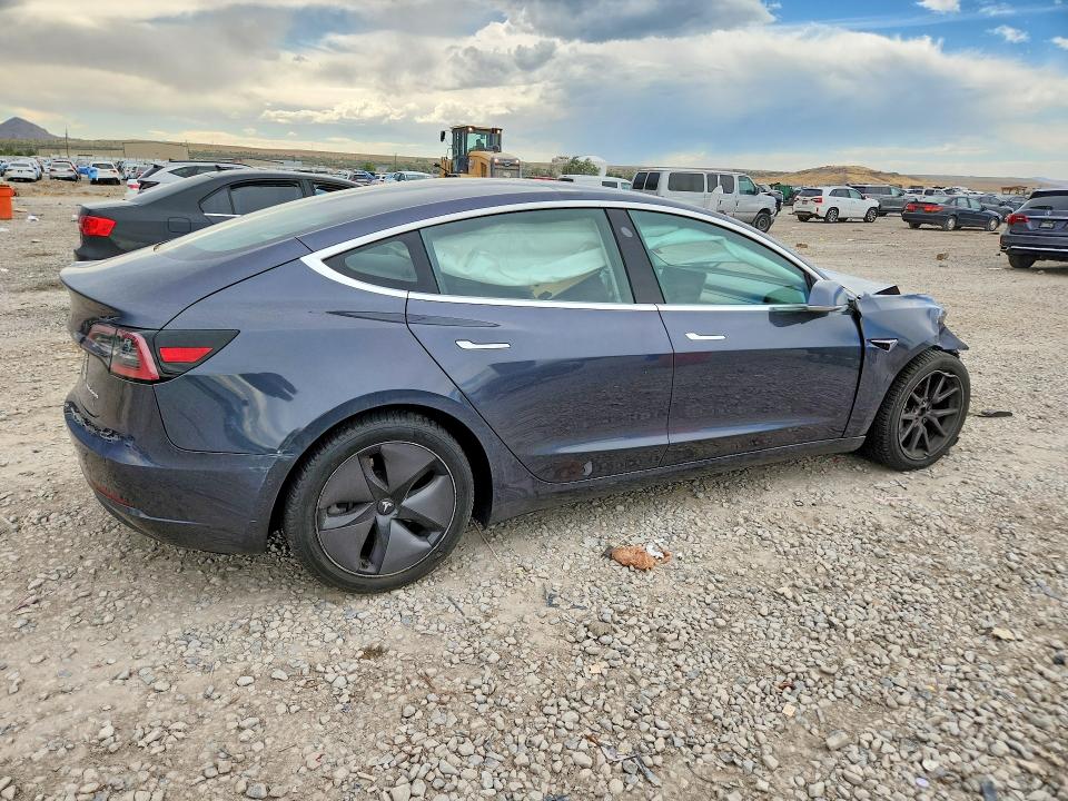 Photo 3 from auction – 2018 TESLA MODEL 3 with VIN 5YJ3E1EB3JF181354