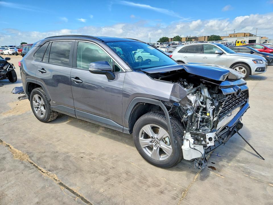 Photo 4 from auction – 2022 TOYOTA RAV4 with VIN 4T3RWRFV4NU074912