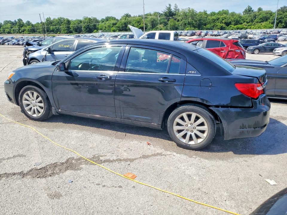 Photo 2 from auction – 2013 CHRYSLER 200 with VIN 1C3CCBBB5DN547177