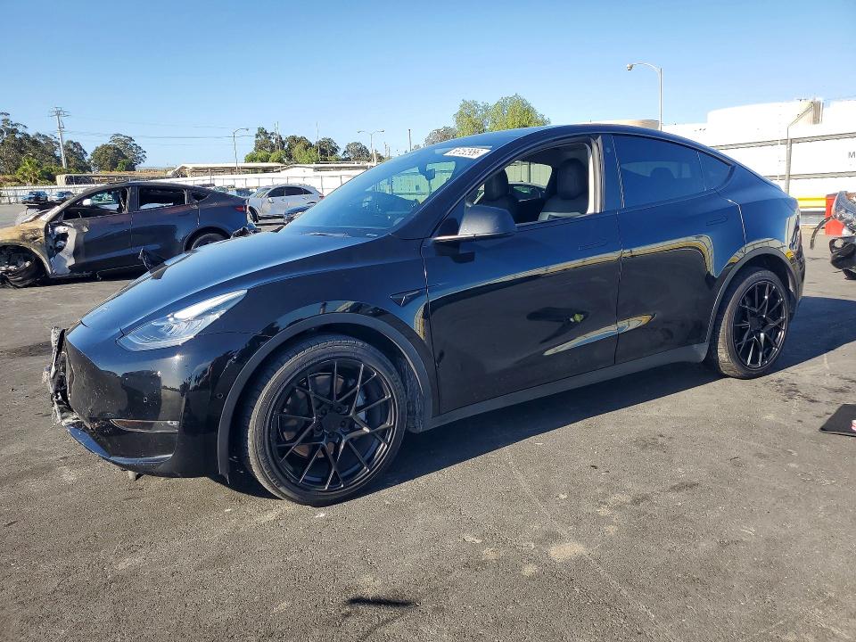 TESLA MODEL Y 2021 with VIN 5YJYGDEEXMF272637 - Photo from auction