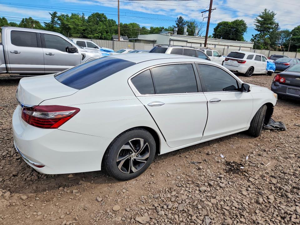 Photo 3 from auction – 2017 HONDA ACCORD with VIN 1HGCR2F32HA052155