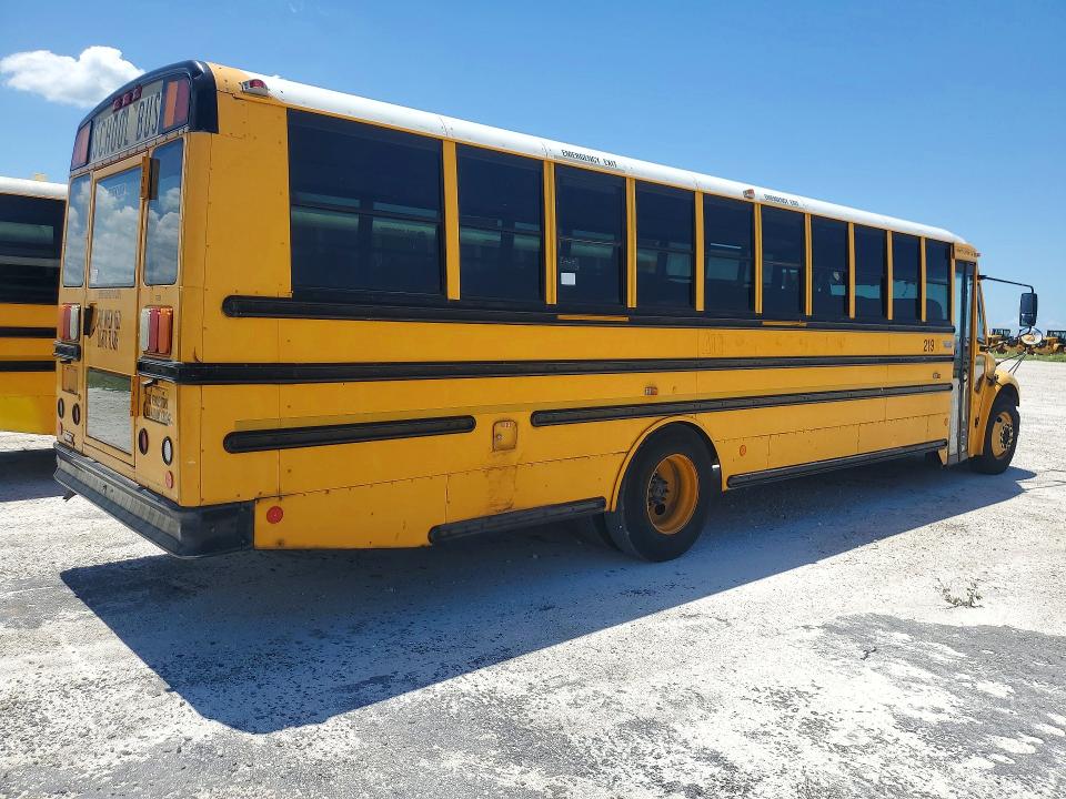 Photo 3 from auction – 2010 FREIGHTLINER CHASSIS with VIN 4UZABRDT6ACAN9575