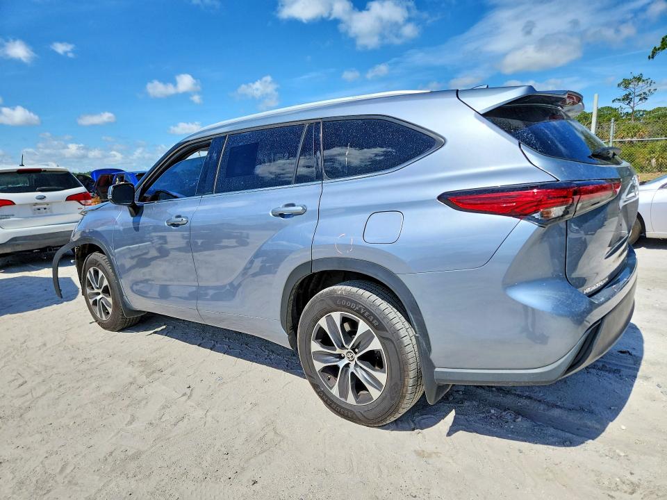 Photo 2 from auction – 2022 TOYOTA HIGHLANDER with VIN 5TDGZRBH2NS179030