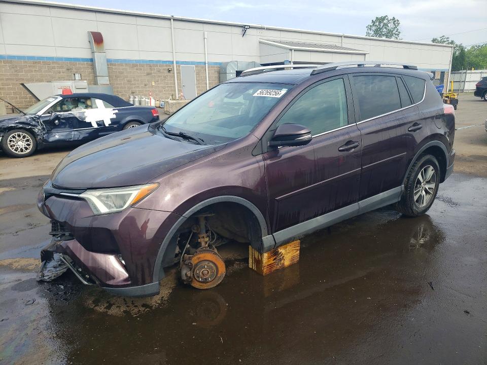 TOYOTA RAV4 2018 مع رقم تعريف المركبة 2T3RFREV4JW812817 - صورة من المزاد