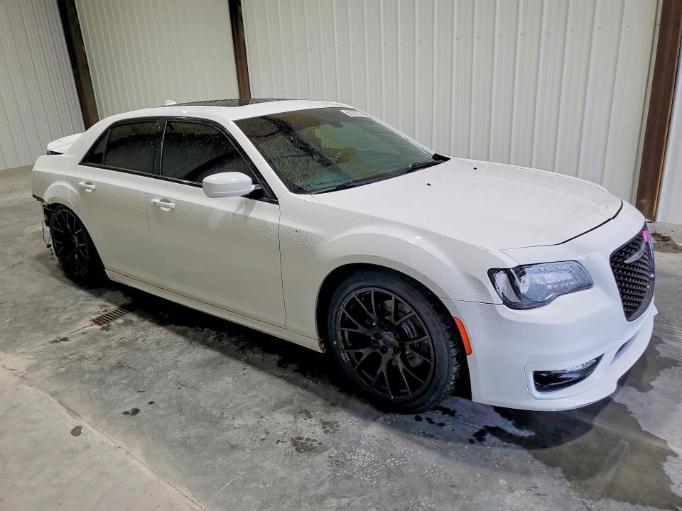 Photo 4 from auction – 2018 CHRYSLER 300 with VIN 2C3CCABT0JH152668