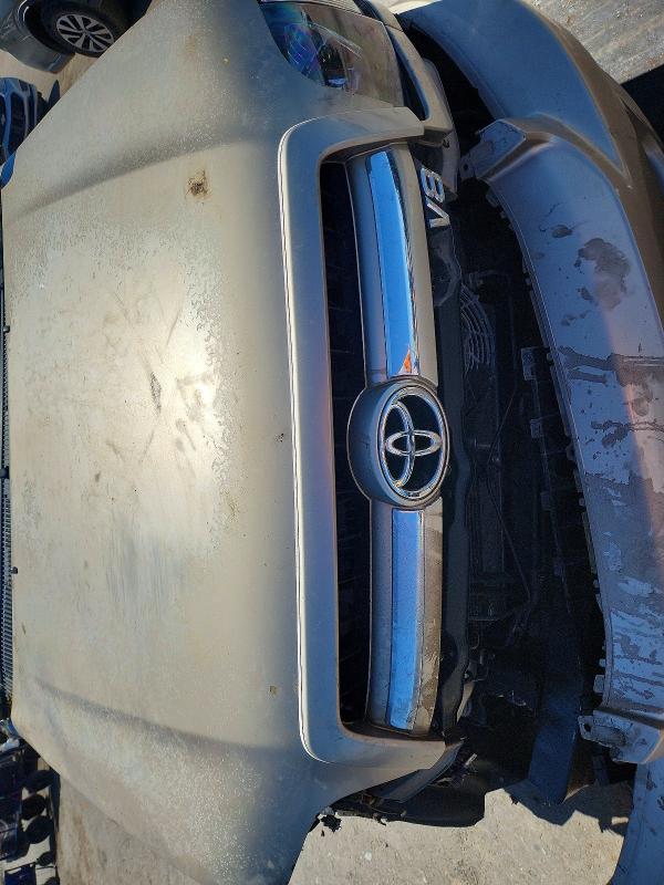 Zdjęcie 12 z aukcji – 2005 TOYOTA SEQUOIA z VIN 5TDBT48A35S253578