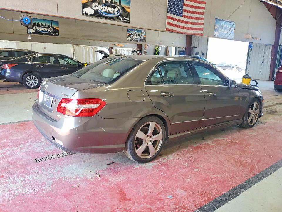 Photo 3 from auction – 2010 MERCEDES-BENZ E with VIN WDDHF8HB2AA092882