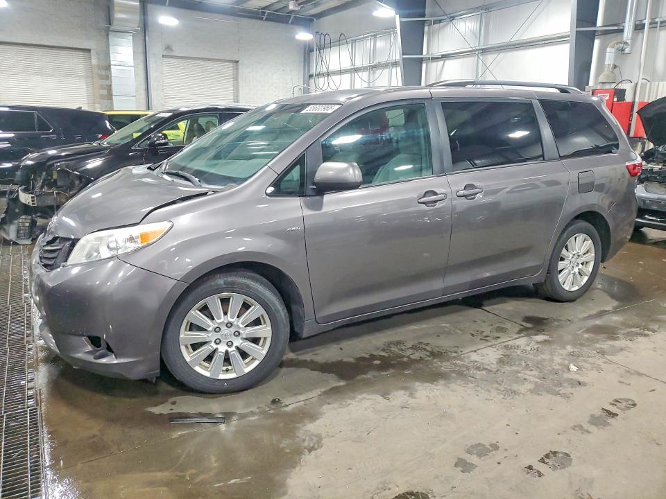 2017 TOYOTA SIENNA - Търг №55602966