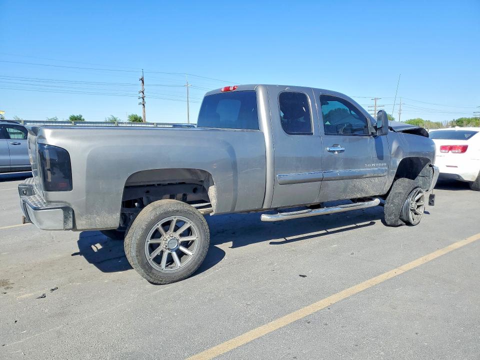Photo 3 from auction – 2013 CHEVROLET SILVERADO with VIN 1GCRCSE00DZ170802