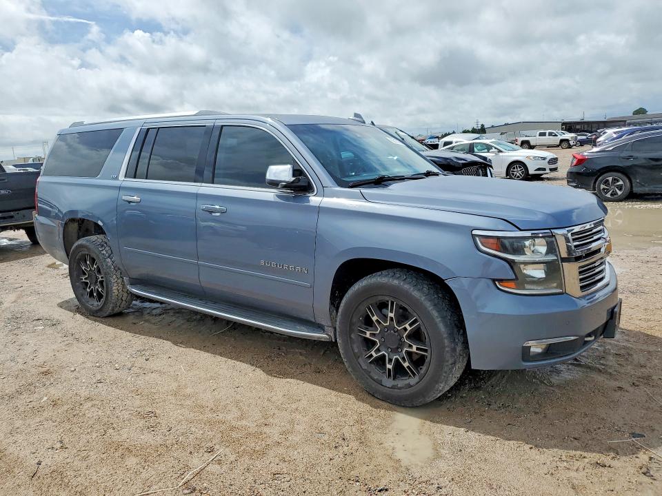Photo 4 from auction – 2016 CHEVROLET SUBURBAN with VIN 1GNSKJKC1GR155783