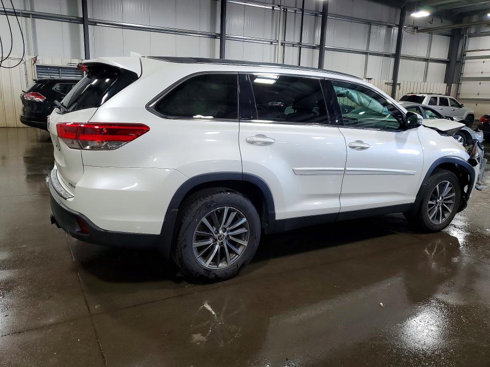 Photo 3 from auction – 2019 TOYOTA HIGHLANDER with VIN 5TDJZRFH1KS627169