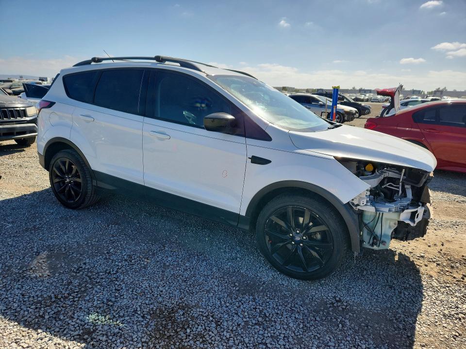 Photo 4 from auction – 2018 FORD ESCAPE with VIN 1FMCU0GD2JUC06789