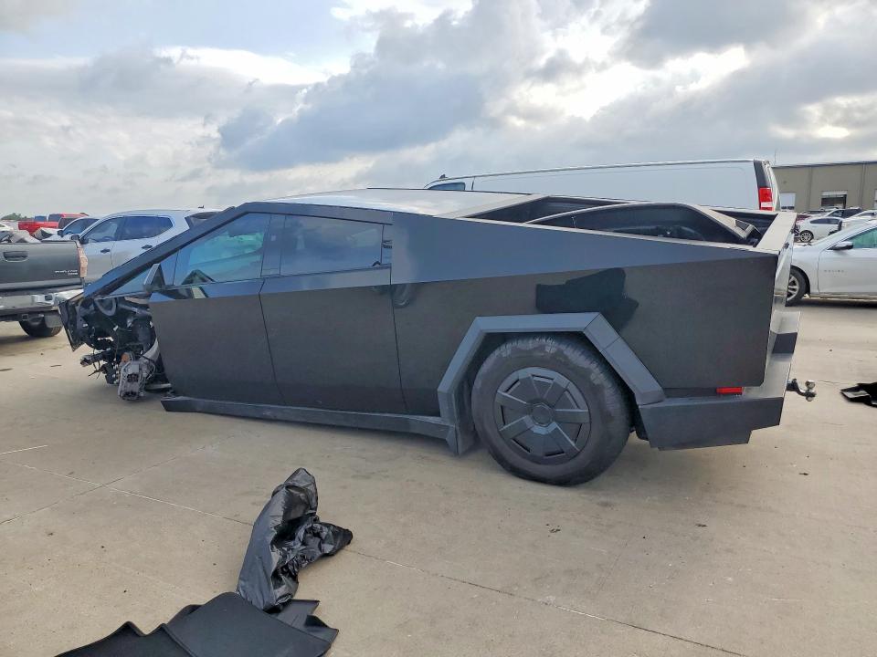 Photo 2 from auction – 2024 TESLA CYBERTRUCK with VIN 7G2CEHED3RA048206