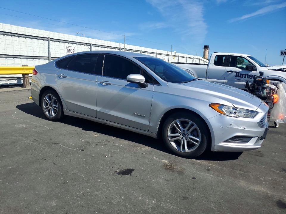 Photo 4 from auction – 2018 FORD FUSION with VIN 3FA6P0LU6JR224854