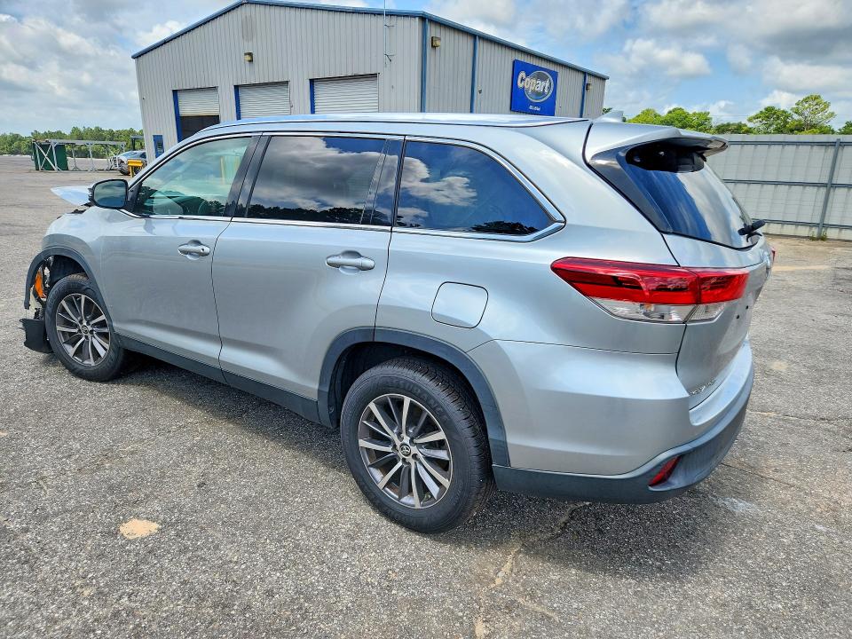 Photo 2 from auction – 2019 TOYOTA HIGHLANDER with VIN 5TDKZRFH4KS552410
