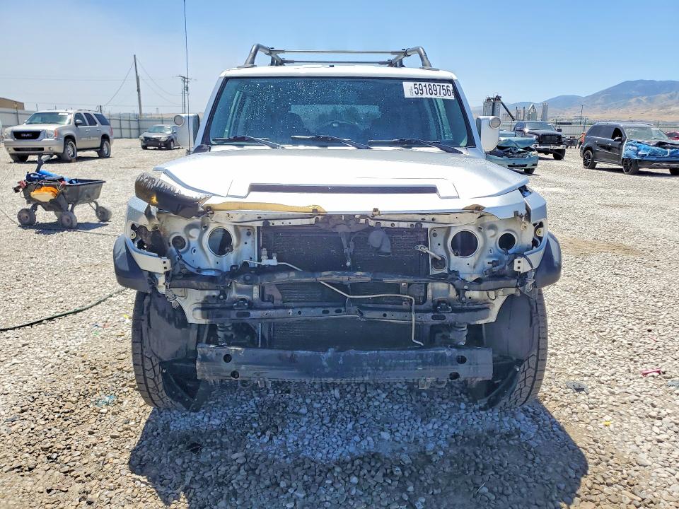 Photo 5 from auction – 2007 TOYOTA FJ CRUISER with VIN JTEBU11F270042455
