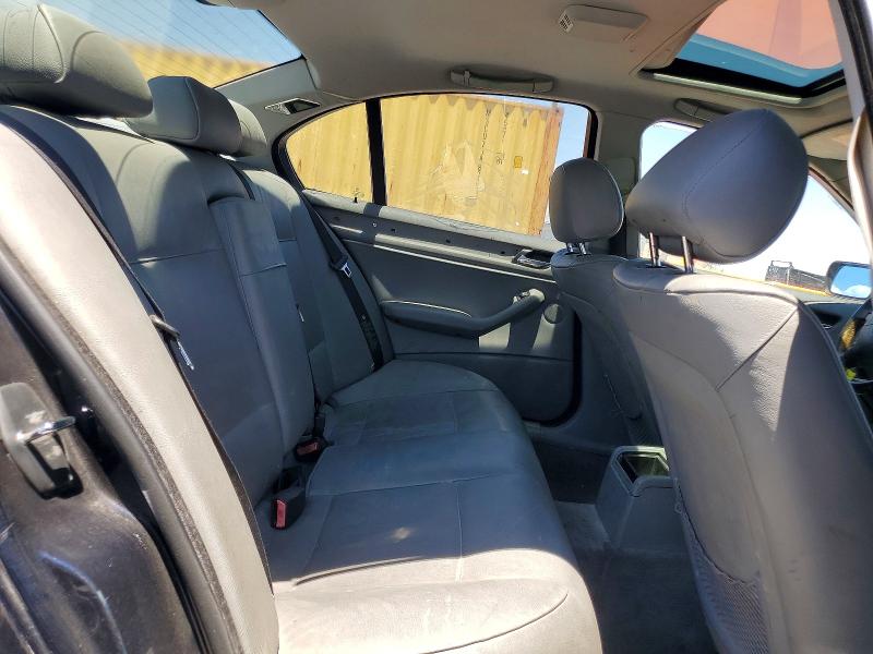 Photo 10 from auction – 2005 BMW 325 with VIN WBAEV334X5KX10040