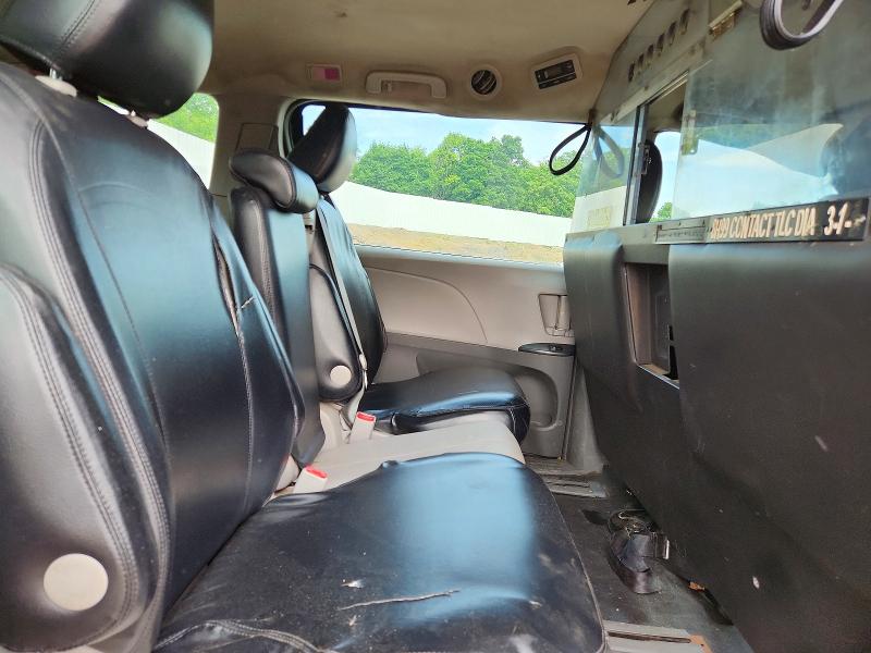 Photo 11 from auction – 2017 TOYOTA SIENNA with VIN 5TDZZ3DC1HS859903