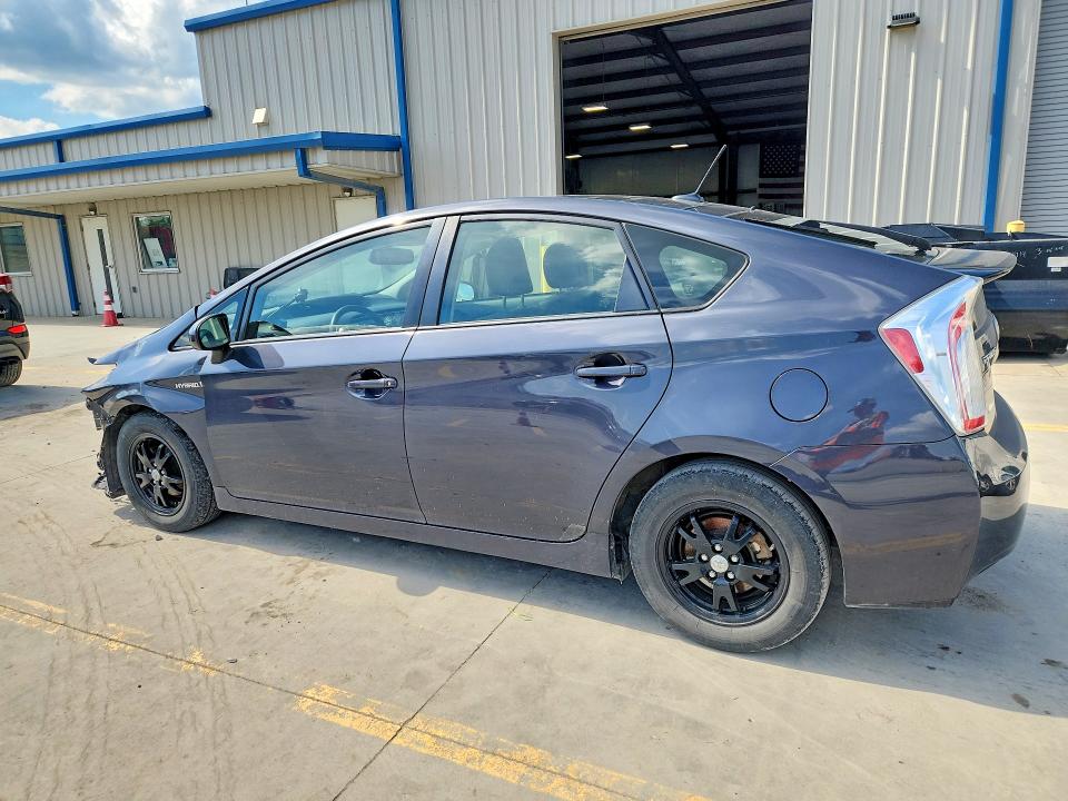 Photo 2 from auction – 2013 TOYOTA PRIUS with VIN JTDKN3DU4D5650483