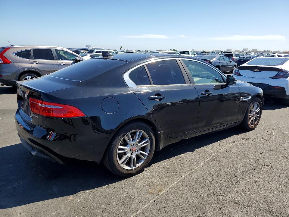 Photo 3 from auction – 2018 JAGUAR XE with VIN SAJAD4FX2JCP36458