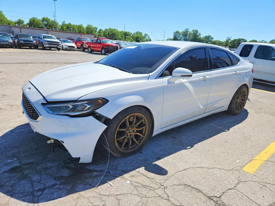 FORD FUSION 2018 with VIN 3FA6P0VP6JR271115 - Photo from auction