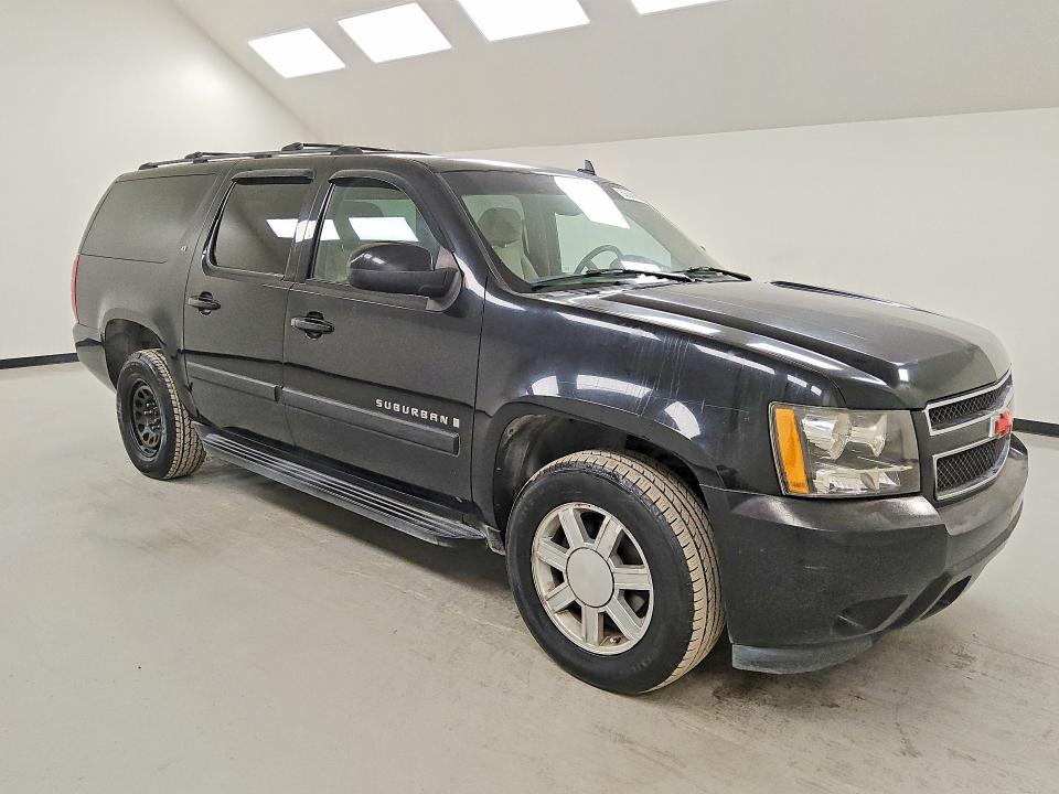 Photo 4 from auction – 2007 CHEVROLET SUBURBAN with VIN 1GNFC16037R216971