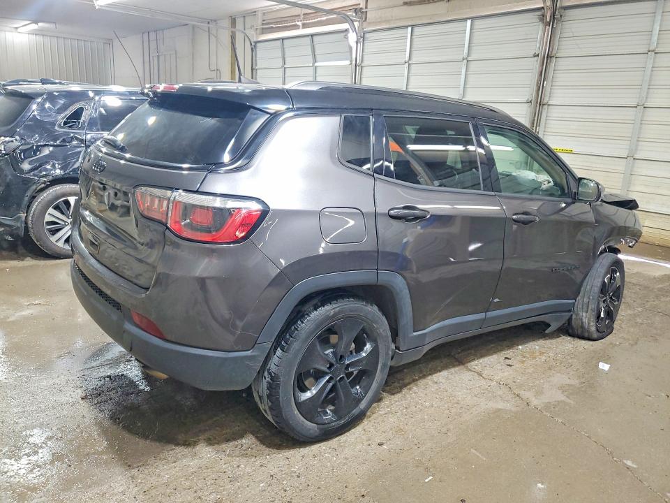Photo 3 from auction – 2020 JEEP COMPASS with VIN 3C4NJCBB4LT122810