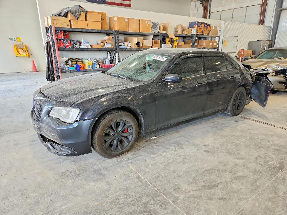 CHRYSLER 300 2015 with VIN 2C3CCAAG4FH930868 - Photo from auction