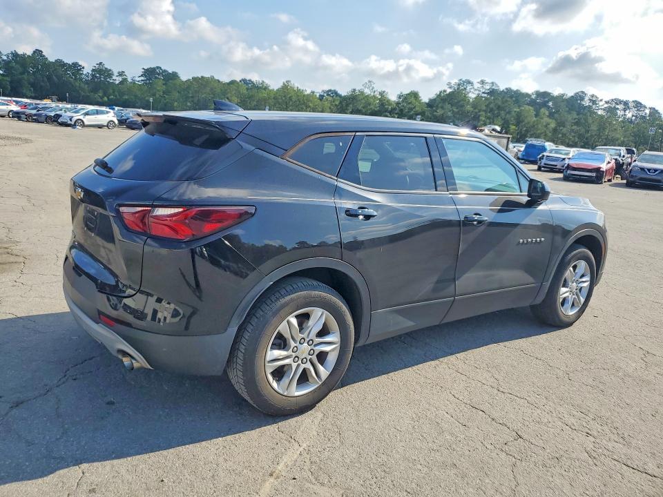 Photo 3 from auction – 2021 CHEVROLET BLAZER with VIN 3GNKBCRS2MS585307