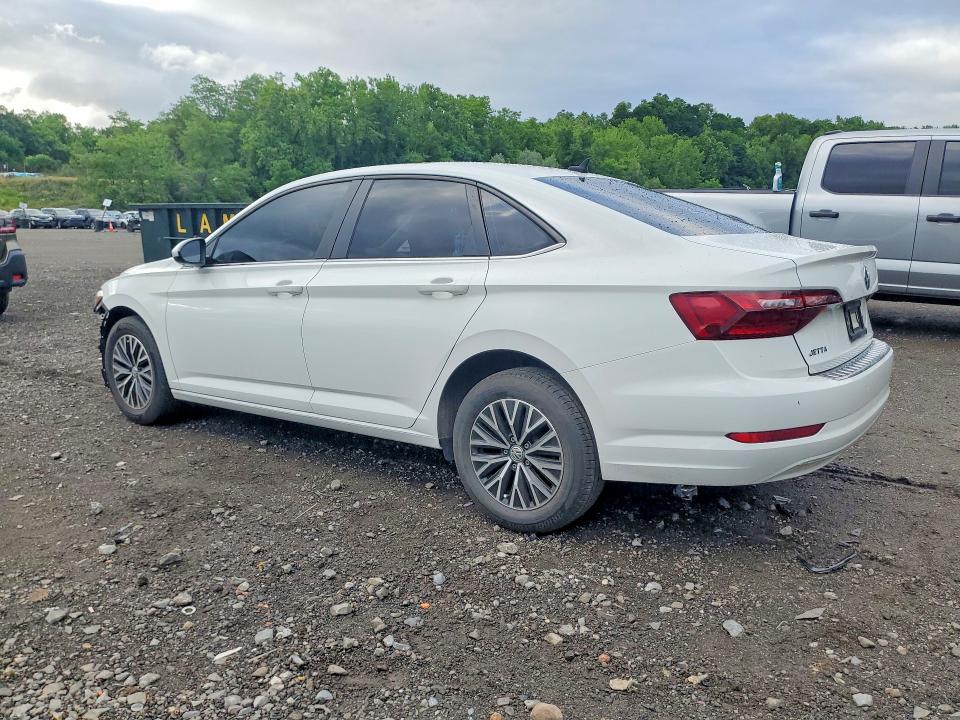 Photo 2 from auction – 2020 VOLKSWAGEN JETTA with VIN 3VWCB7BU3LM065665