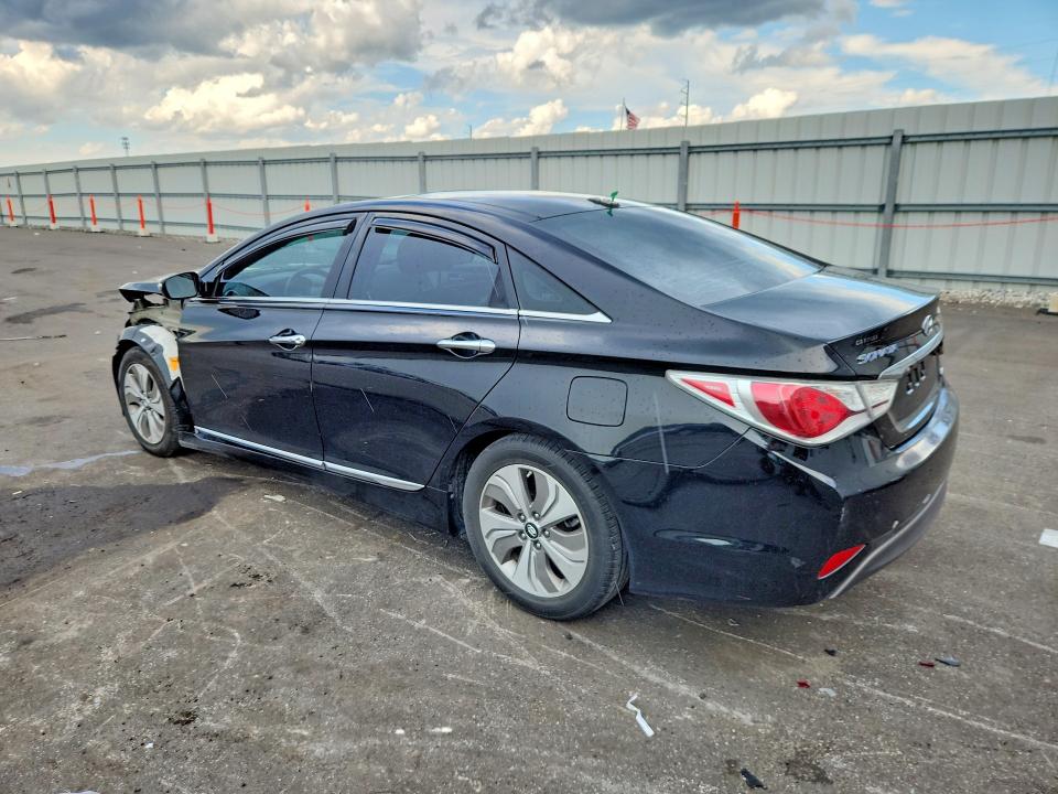 Photo 2 from auction – 2015 HYUNDAI SONATA HYBRID with VIN KMHEC4A41FA122452