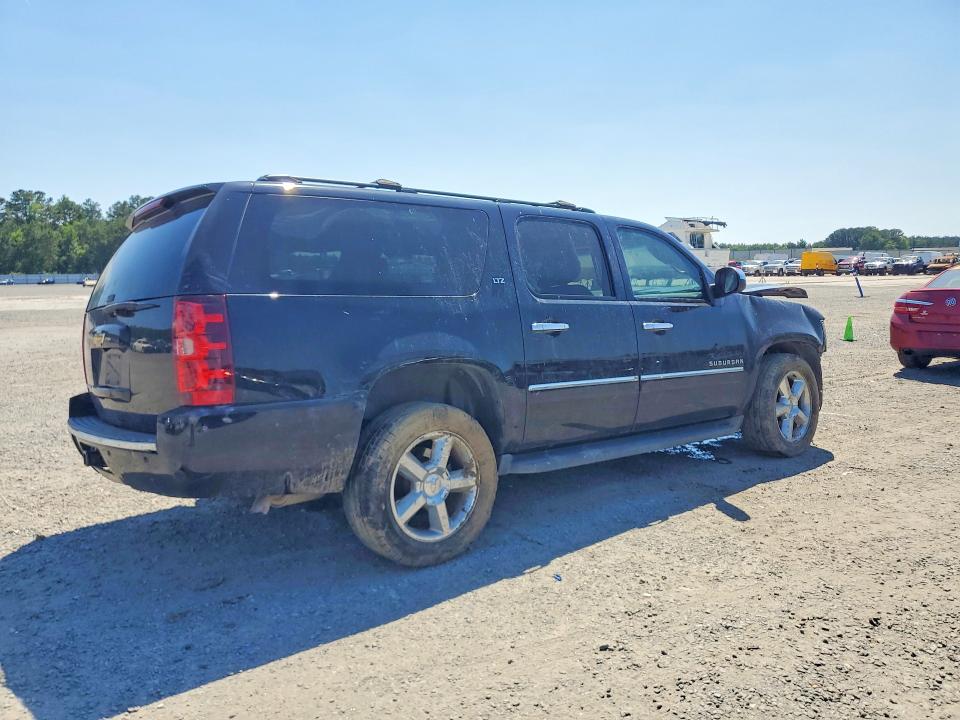 Photo 3 from auction – 2014 CHEVROLET SUBURBAN with VIN 1GNSCKE09ER161266