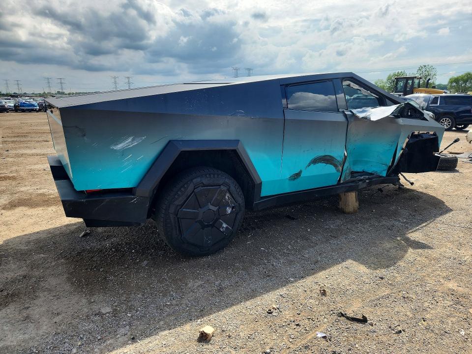 Photo 3 from auction – 2024 TESLA CYBERTRUCK with VIN 7G2CEHEE5RA056042