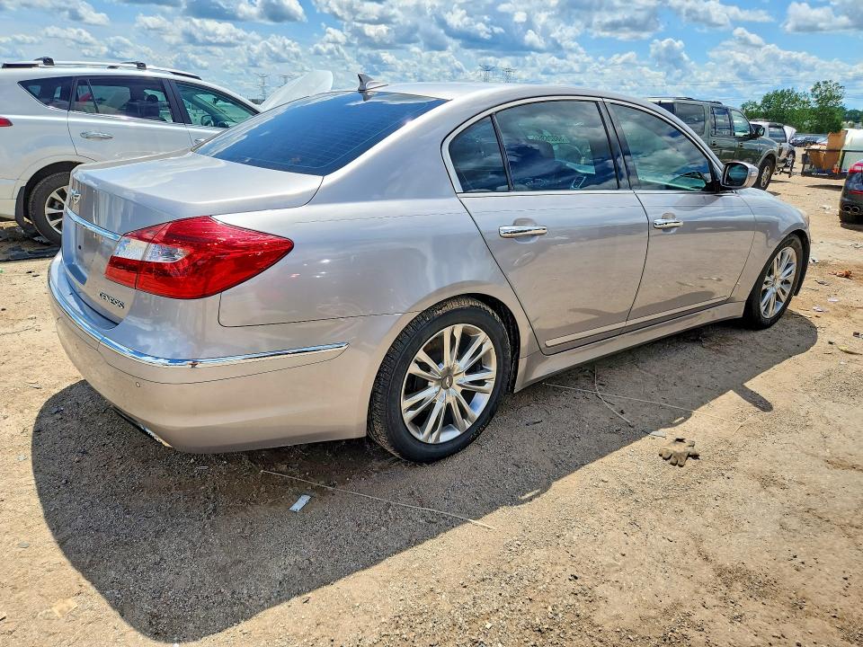Photo 3 from auction – 2012 HYUNDAI GENESIS with VIN KMHGC4DD5CU159079