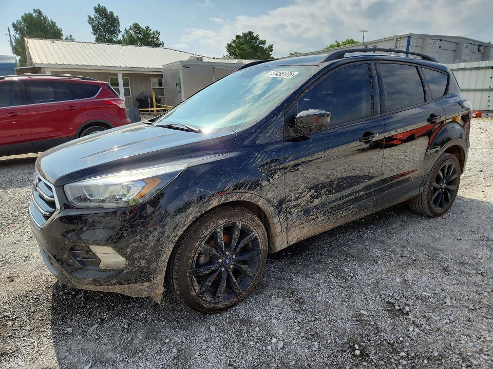 FORD ESCAPE 2018 с VIN 1FMCU0GDXJUA63218 - Снимка от търг