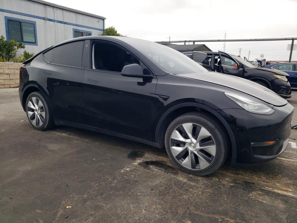 Photo 4 from auction – 2023 TESLA MODEL Y with VIN 7SAYGDEE4PA121460