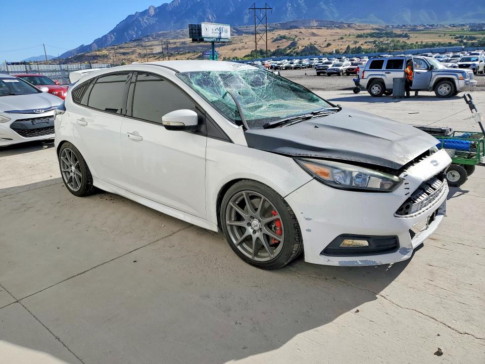 Photo 4 from auction – 2015 FORD FOCUS with VIN 1FADP3L98FL369291
