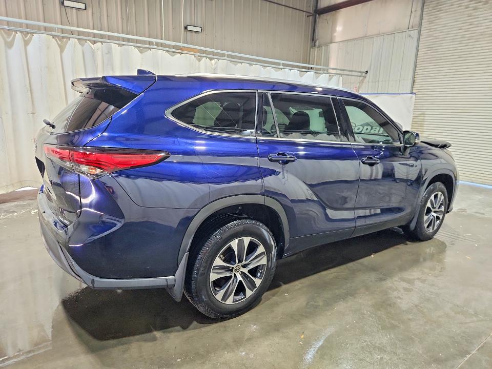Photo 3 from auction – 2021 TOYOTA HIGHLANDER with VIN 5TDGZRBH0MS063615
