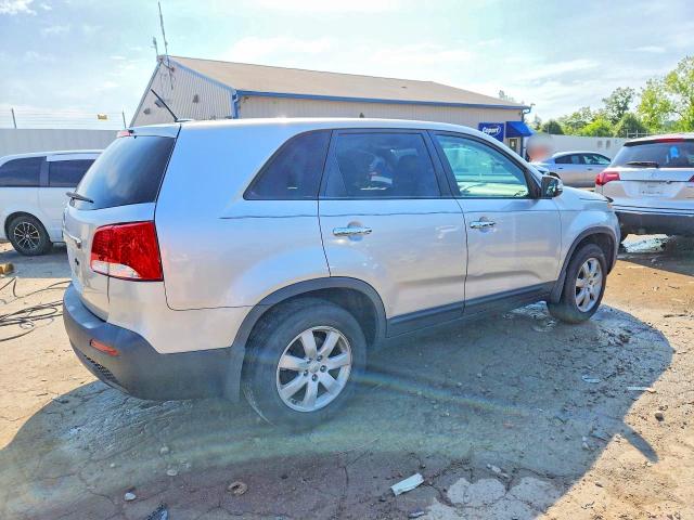 Photo 3 from auction – 2013 KIA SORENTO with VIN 5XYKT3A17DG314303