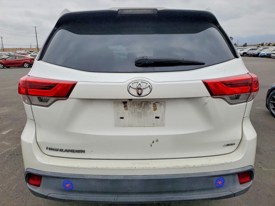 Photo 6 from auction – 2018 TOYOTA HIGHLANDER with VIN 5TDBZRFH4JS844508