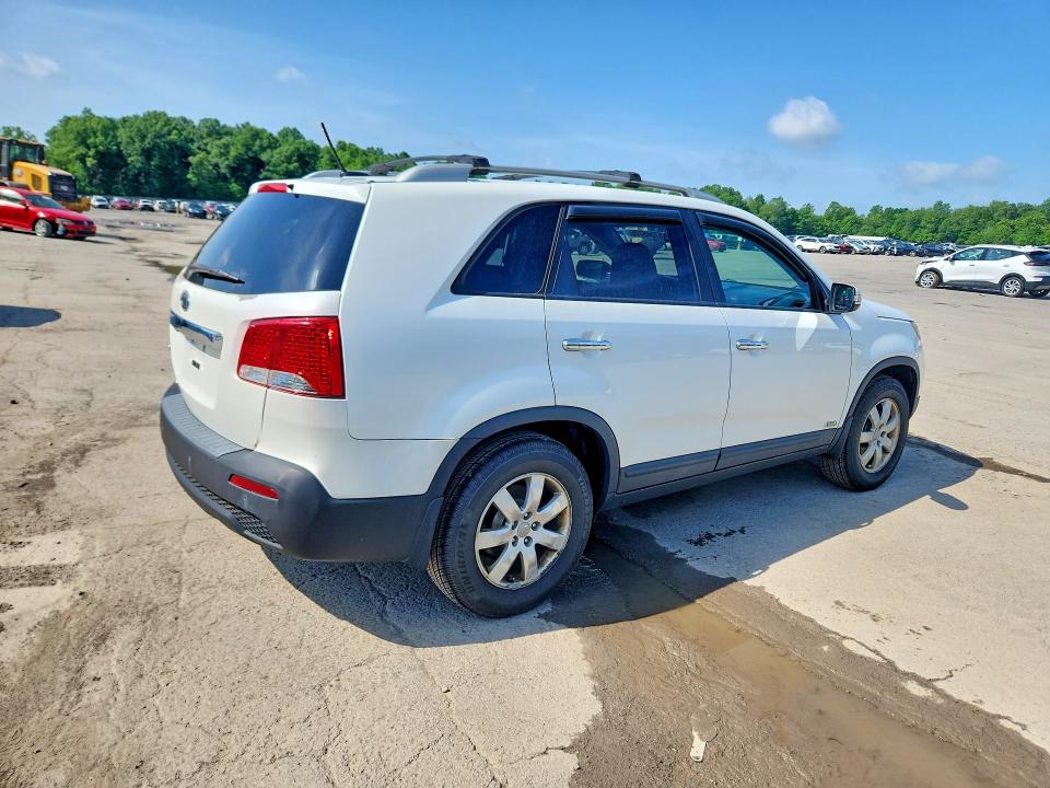 Photo 3 from auction – 2012 KIA SORENTO with VIN 5XYKTCA62CG223501