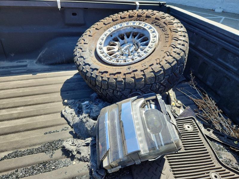 Photo 13 from auction – 2018 CHEVROLET SILVERADO with VIN 3GCUKSECXJG525154