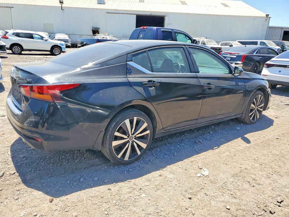 Photo 3 from auction – 2021 NISSAN ALTIMA with VIN 1N4BL4CW6MN406578
