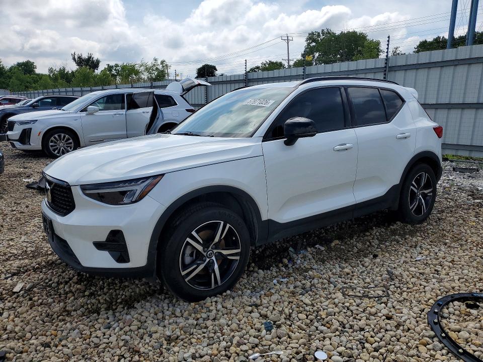 VOLVO XC40 2024 z numerem VIN YV4L12UK9R2336648 - Zdjęcie z aukcji