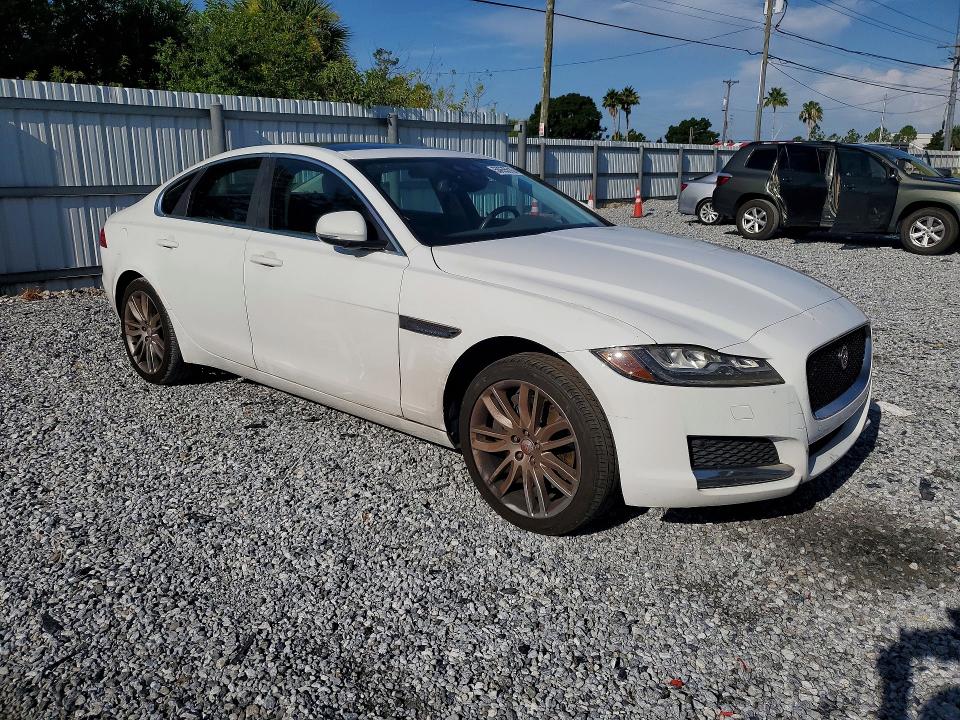 Photo 4 from auction – 2016 JAGUAR XF with VIN SAJBE4BV4GCY06332