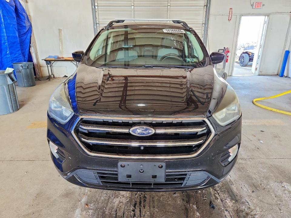 Foto 5 de la subasta – 2017 FORD ESCAPE con VIN 1FMCU0G9XHUE89786