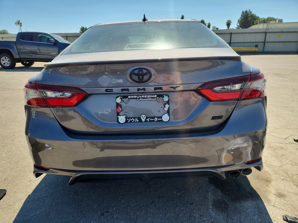 Photo 6 from auction – 2022 TOYOTA CAMRY with VIN 4T1G11AK8NU054076