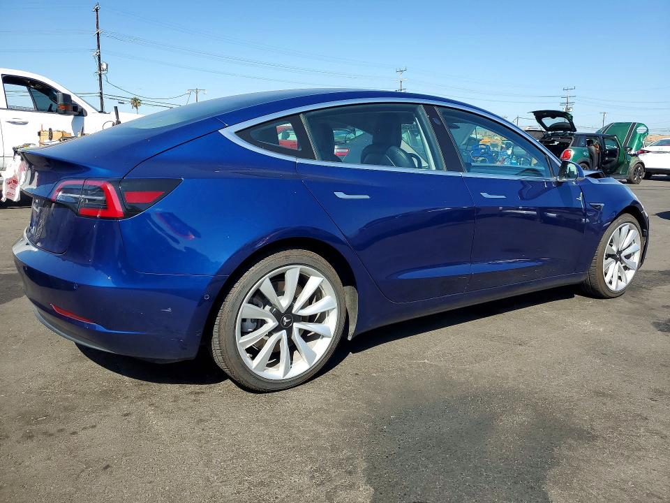 Photo 3 from auction – 2018 TESLA MODEL 3 with VIN 5YJ3E1EA6JF076413
