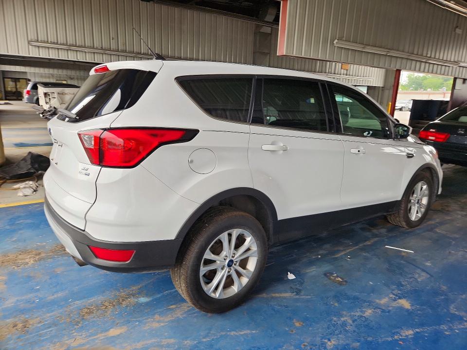 Photo 3 from auction – 2019 FORD ESCAPE with VIN 1FMCU9GD3KUA83087