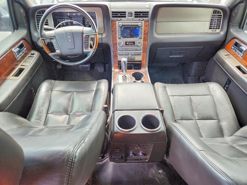 Photo 8 from auction – 2014 LINCOLN NAVIGATOR with VIN 5LMJJ2J59EEL01747